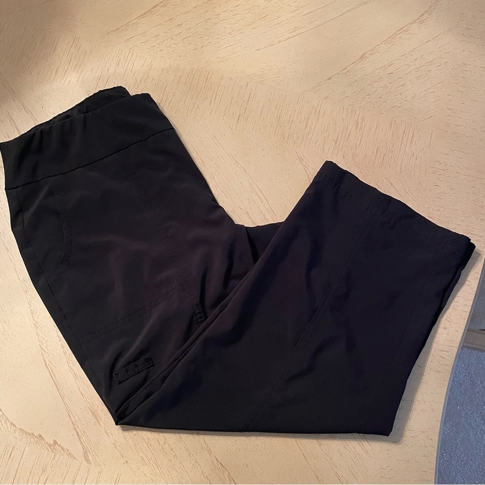 Weekends by Chico's Black Cropped crop pull-on pants size .05 Small S 6